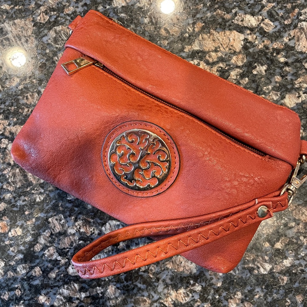 Brown Wristlet, barely used. Crossbody strap included